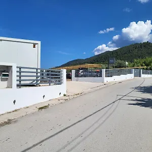 2* Отель Vourvourou Hotel